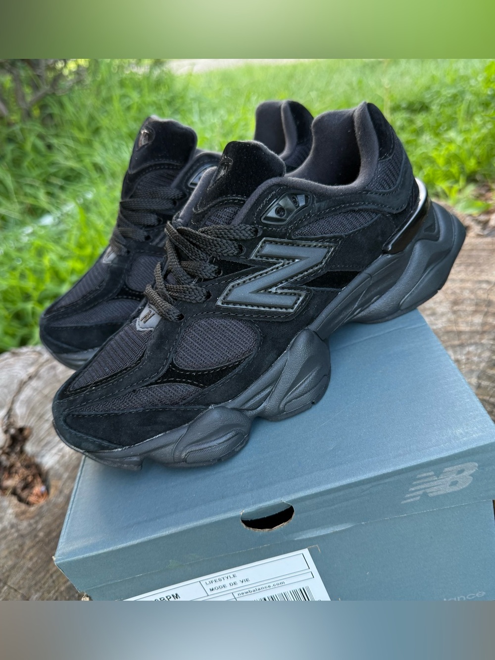 Girl New Balance 9060 Sneakers shoes size 4.5